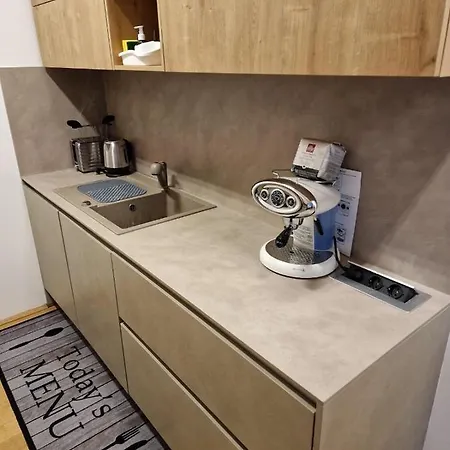 Apartma Nika Nokturno