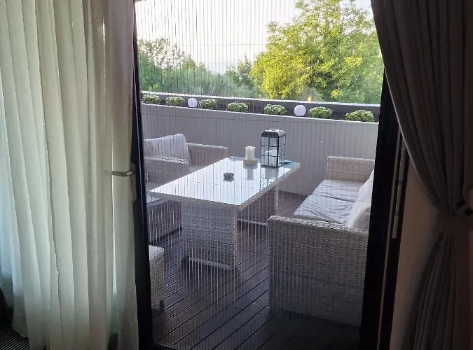 Apartma Nika Nokturno * コペル